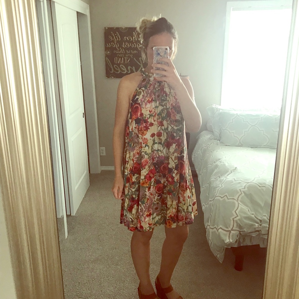 Beautiful floral print high neck dress 💐